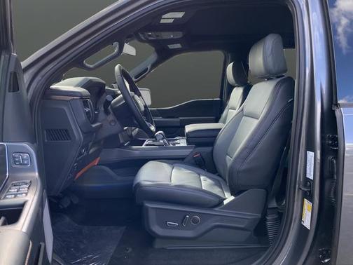 2025 Ford F-150 Lightning LARIAT