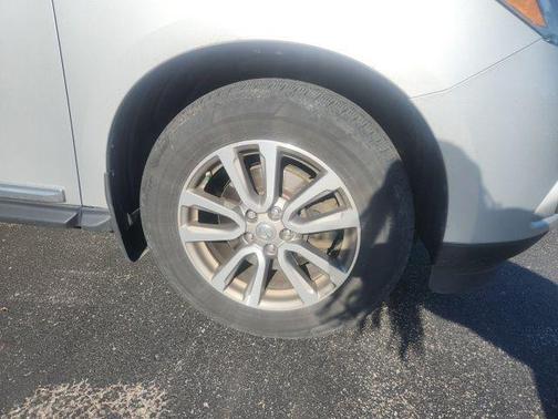 Brilliant Silver 2015 Nissan Pathfinder SL