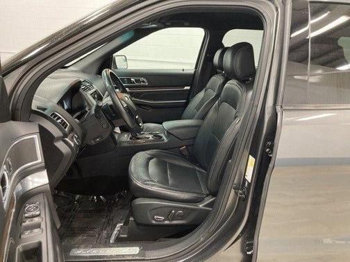 Photo 5 of 43 of 2017 Ford Explorer Limited
