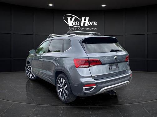 Platinum Gray Metallic 2022 Volkswagen Taos 1.5T SE