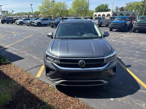 Platinum Gray Metallic 2022 Volkswagen Taos 1.5T SE