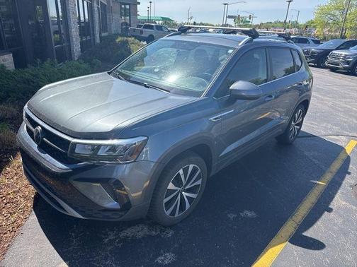 Platinum Gray Metallic 2022 Volkswagen Taos 1.5T SE