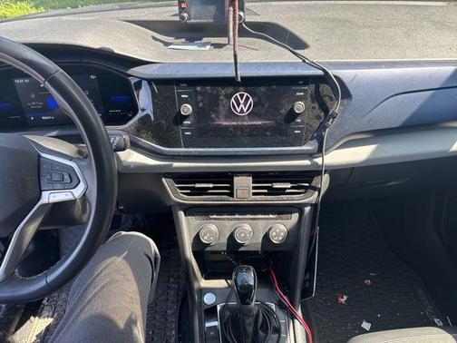 Platinum Gray Metallic 2022 Volkswagen Taos 1.5T SE