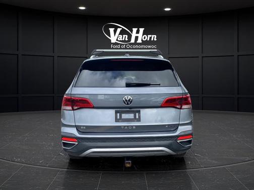 Platinum Gray Metallic 2022 Volkswagen Taos 1.5T SE