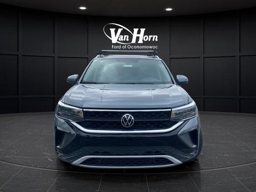 Platinum Gray Metallic 2022 Volkswagen Taos 1.5T SE