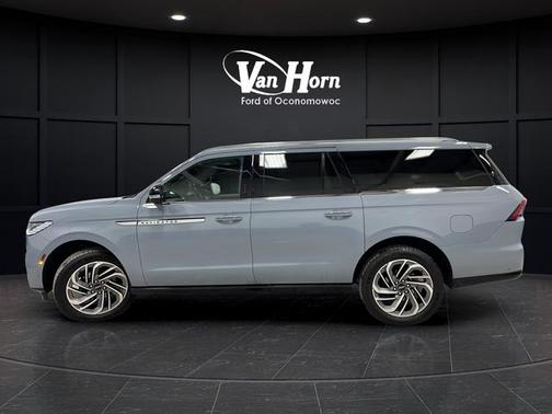 Gray Mist Metallic Tri-Coat 2025 Lincoln Navigator Reserve