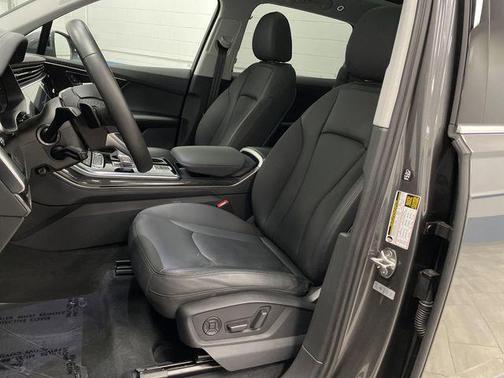 2023 Audi Q7 55 Premium Plus
