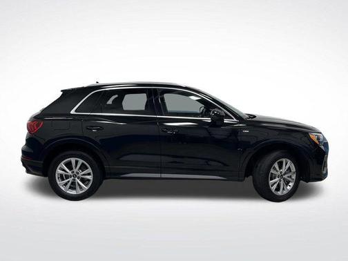 2022 Audi Q3 45 S line Premium