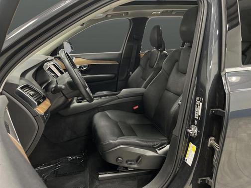 2021 Volvo XC90 Recharge Plug-In Hybrid T8 Inscription Expression 7 Passenger