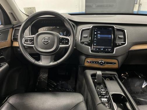 2021 Volvo XC90 Recharge Plug-In Hybrid T8 Inscription Expression 7 Passenger