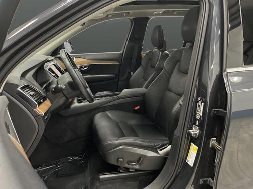 2021 Volvo XC90 Recharge Plug-In Hybrid T8 Inscription Expression 7 Passenger