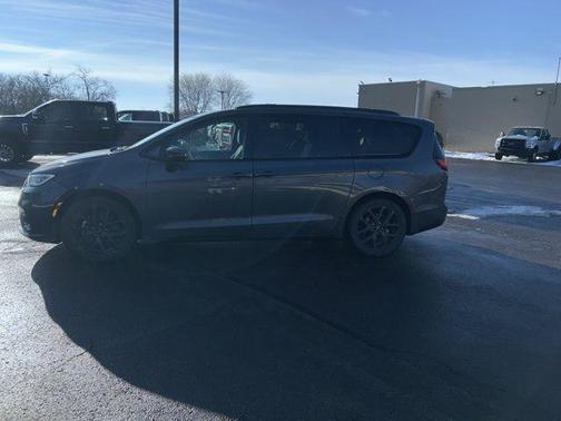 2021 Chrysler Pacifica Touring