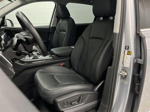 2022 Audi Q7 45 Premium