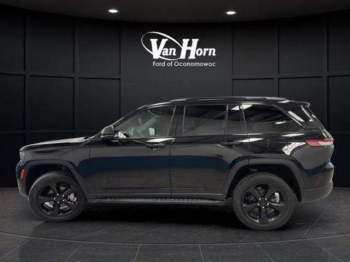 Diamond Black Crystal Pearlcoat 2024 Jeep Grand Cherokee Limited