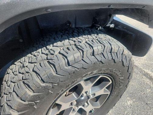 Sting-Gray Clearcoat 2023 Jeep Gladiator Sport S
