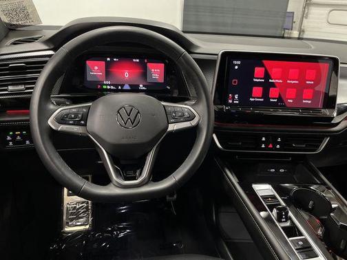 2024 Volkswagen Atlas Cross Sport 2.0T SEL Premium