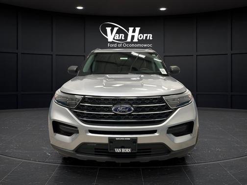 Iconic Silver Metallic 2024 Ford Explorer XLT