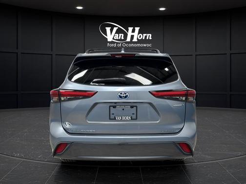 Moon Dust 2021 Toyota Highlander Hybrid Limited