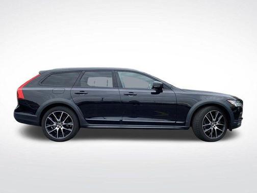 2018 Volvo V90 Cross Country T6