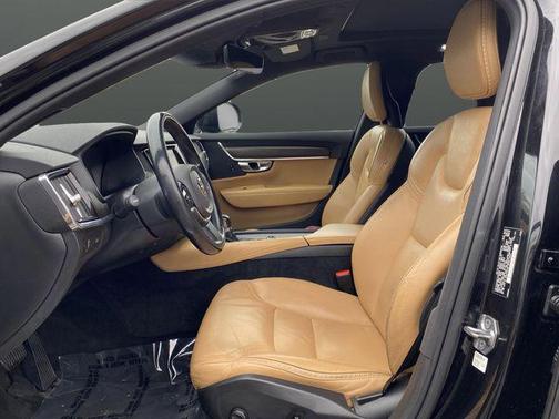 2018 Volvo V90 Cross Country T6