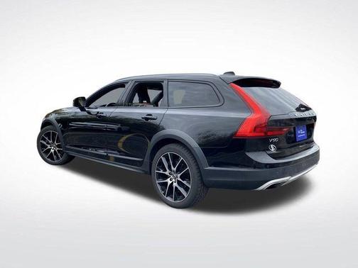 2018 Volvo V90 Cross Country T6