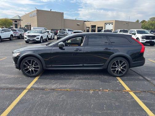 2018 Volvo V90 Cross Country T6