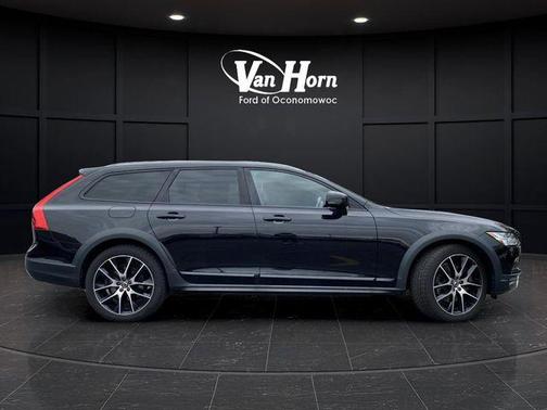 2018 Volvo V90 Cross Country T6