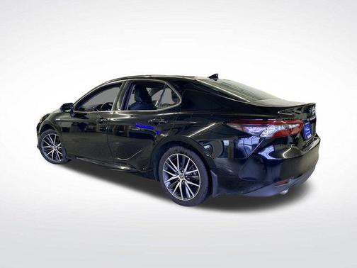 2021 Toyota Camry Hybrid XLE