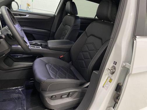 2024 Volkswagen Atlas Cross Sport 2.0T SE w/Technology 4MOTION