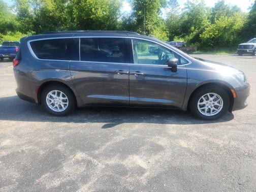 Granite Crystal Metallic Clearcoat 2021 Chrysler Voyager LXI