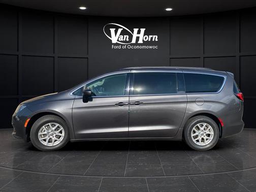 Granite Crystal Metallic Clearcoat 2021 Chrysler Voyager LXI