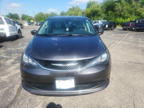 Granite Crystal Metallic Clearcoat 2021 Chrysler Voyager LXI