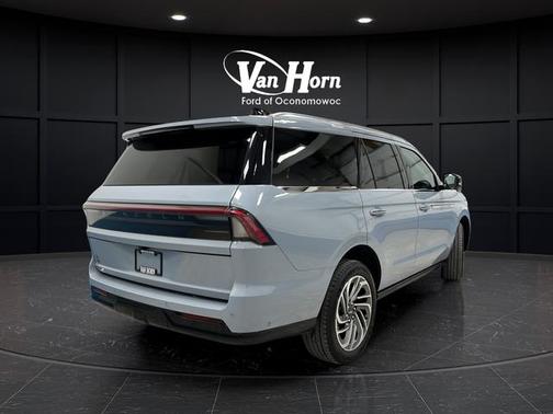 Gray Mist Metallic Tri-Coat 2025 Lincoln Navigator Reserve