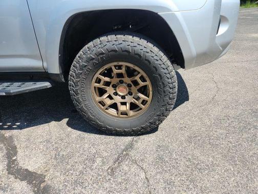 Classic Silver Metallic 2018 Toyota 4Runner SR5