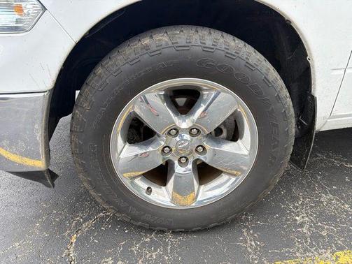 Bright White Clearcoat 2019 RAM 1500 Big Horn