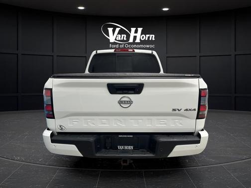 Glacier White 2022 Nissan Frontier SV