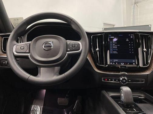 2022 Volvo XC60 Recharge Plug-In Hybrid T8 Inscription Expression