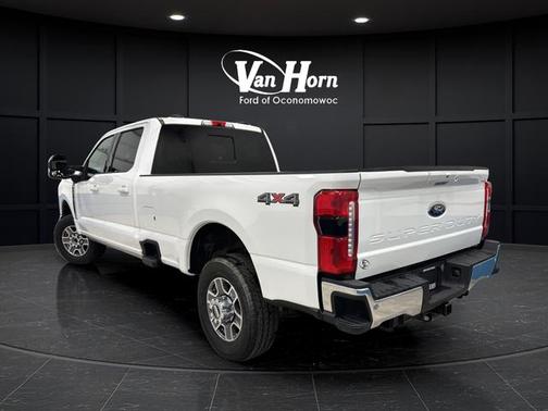 Oxford White 2023 Ford F-250 Lariat