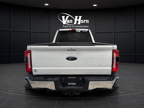 Oxford White 2023 Ford F-250 Lariat