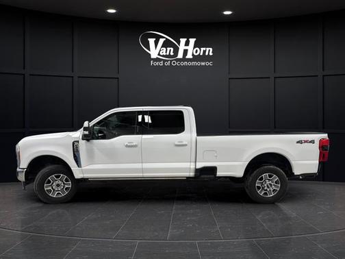 Oxford White 2023 Ford F-250 Lariat