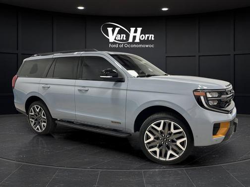 Glacier Gray Metallic TriCoat 2025 Ford Expedition Tremor