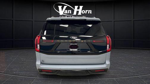 Glacier Gray Metallic TriCoat 2025 Ford Expedition Tremor
