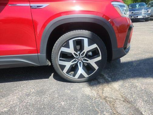 Red Metallic 2022 Volkswagen Taos 1.5T SEL