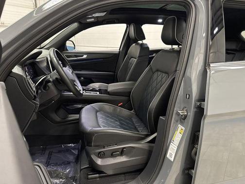 2024 Volkswagen Atlas Cross Sport 2.0T SEL Premium