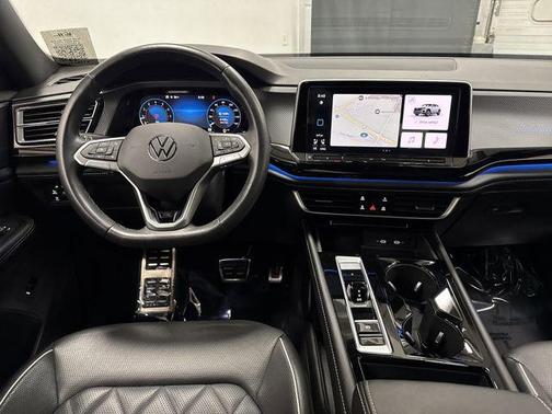 2024 Volkswagen Atlas Cross Sport 2.0T SEL Premium