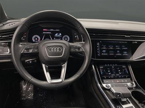 2023 Audi Q7 45 Premium Plus