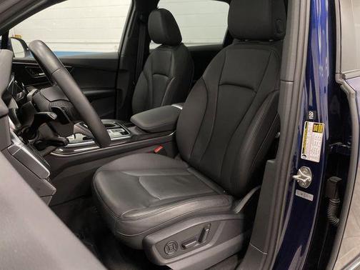 2023 Audi Q7 45 Premium Plus