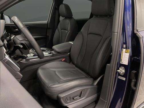 2023 Audi Q7 45 Premium Plus