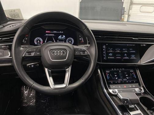 2023 Audi Q7 45 Premium Plus