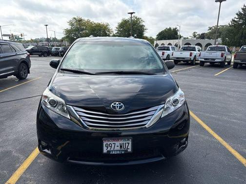 2017 Toyota Sienna XLE